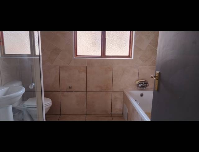 3 BEDROOM PENTHOUSE FOR SALE IN REYNO RIDGE